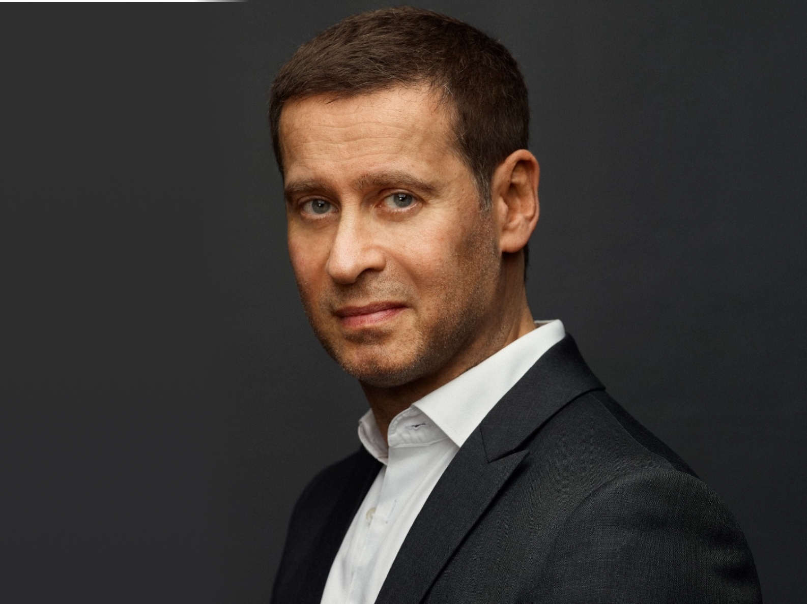 Parcours et diplômes du Dr Stéphane Liwarek - chirurgien rhinoplasticien - Paris